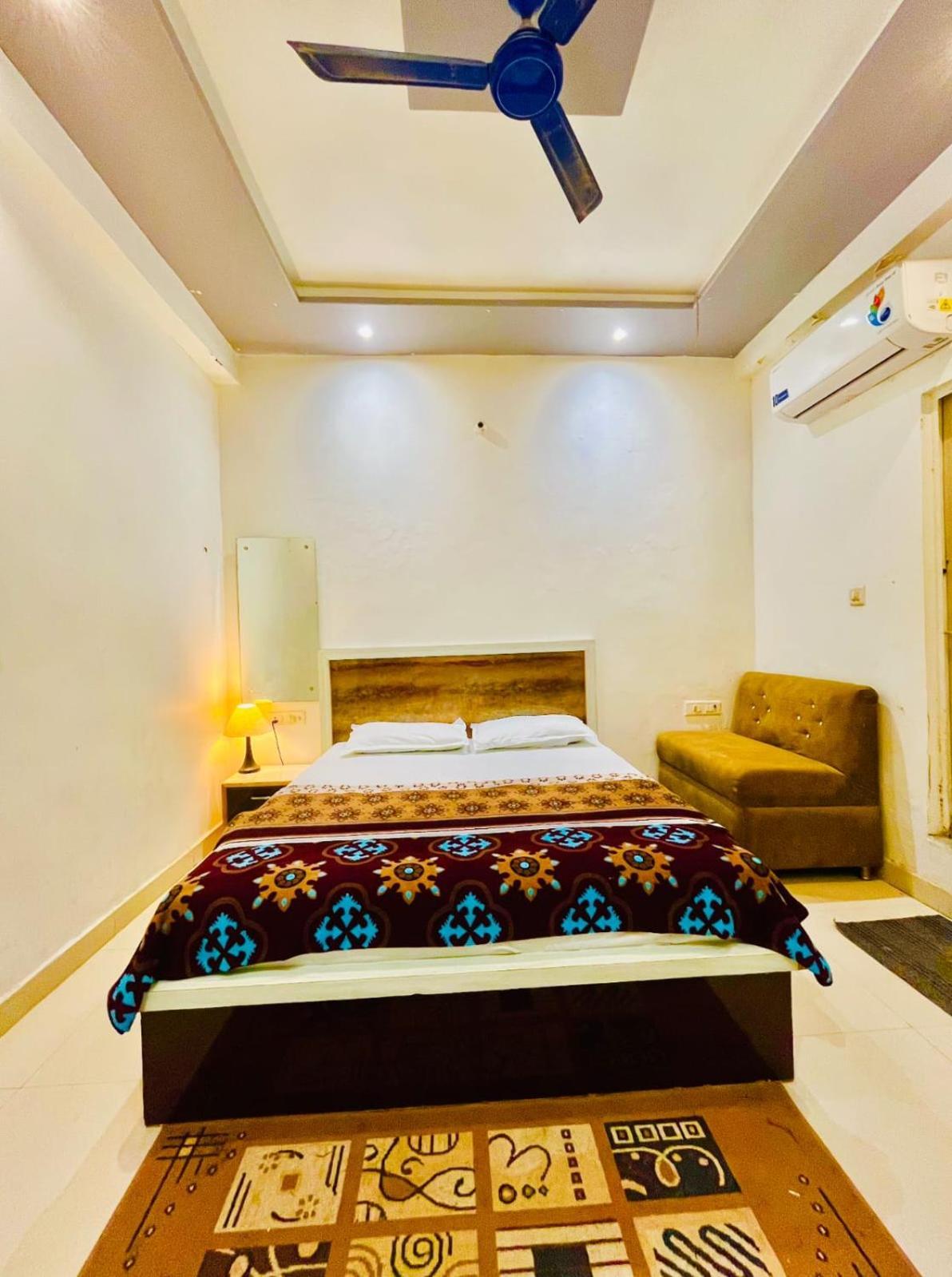 Hotel Nk Guesthouse アーグラ エクステリア 写真